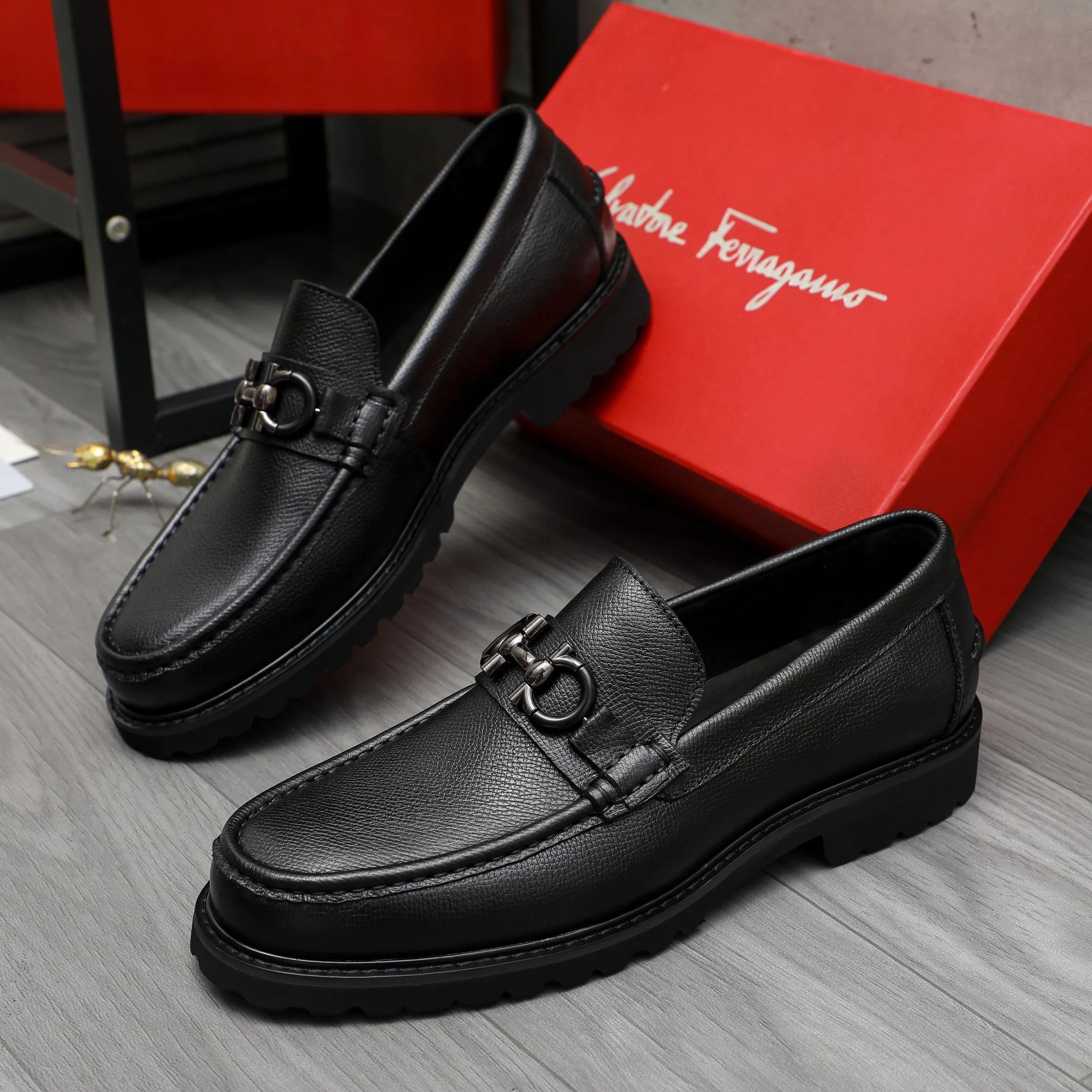 Men's shoes 💰442 Product trademark: Ferragamo "Ferragamo" business formal leather shoes Regular size: 38-46 (45.46 is custom-made and non-returnable) Product materials: Selected pebbled cowhide upper, cowhide lining, non-slip rubber outsole